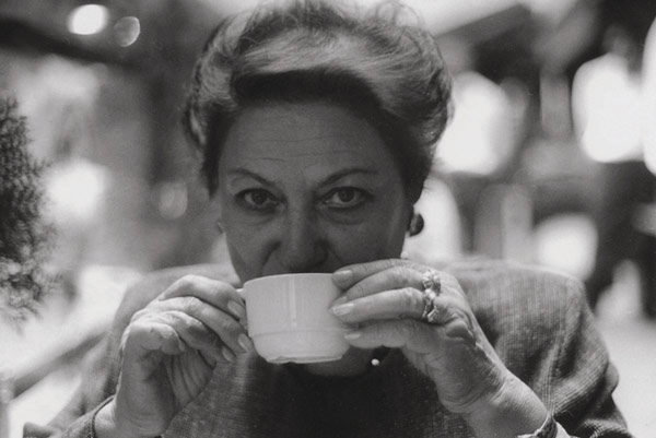 LEYLA ERBİL'DE VAJİNA PARALAKSI